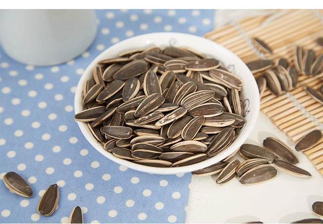 浙江食品問題不少蛋黃酥菌落總數(shù)不符合規(guī)定、瓜子食品添加劑不符合規(guī)定